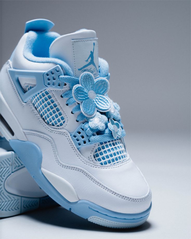 Nike Air Jordan 4 Retro "Forget Me Not"